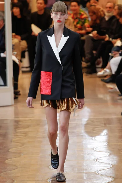 Look 15